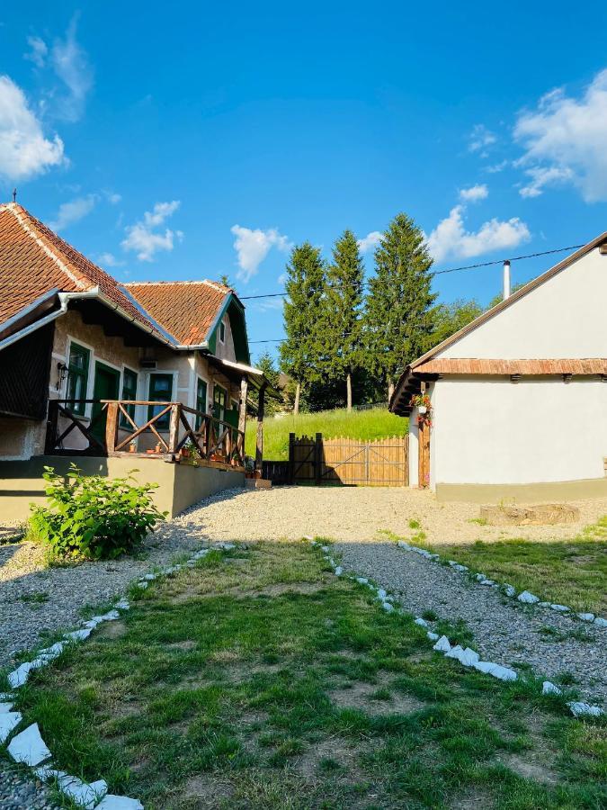 Slow Living Cottage, Dobolii De Sus Exterior photo